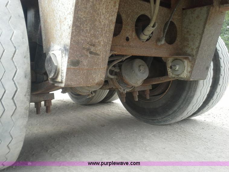 image for item AW9881 1990 Fruehauf aluminum end dump trailer