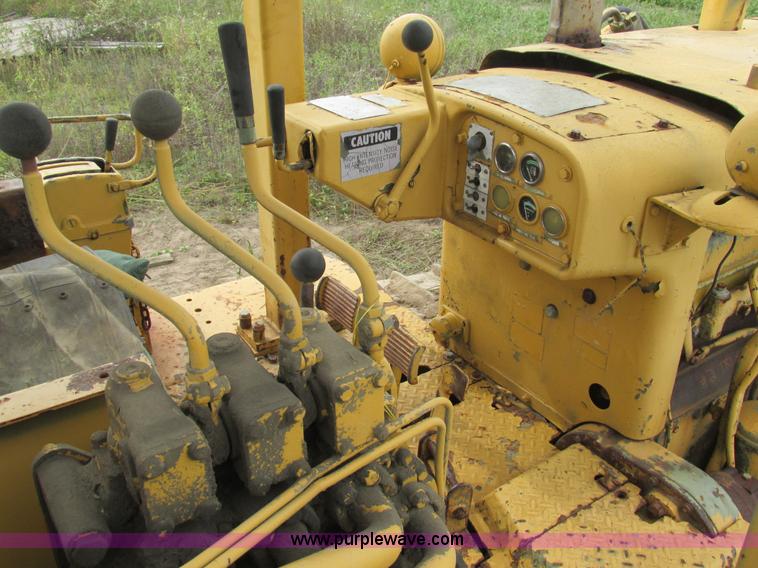 image for item AW9882 1966 Caterpillar D7E dozer