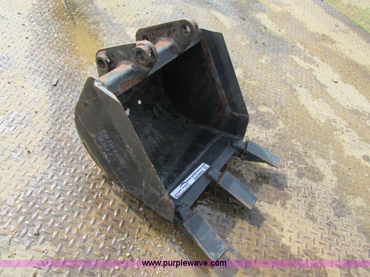 Bobcat mini excavator bucket in Richwoods, MO Item AW9892 sold
