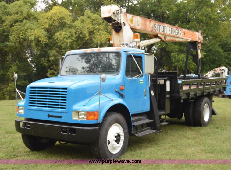 image for item AY9495 1993 International 4700 crane truck