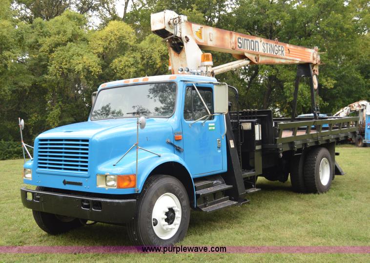 image for item AY9495 1993 International 4700 crane truck
