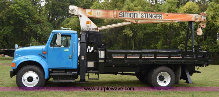 image for item AY9495 1993 International 4700 crane truck