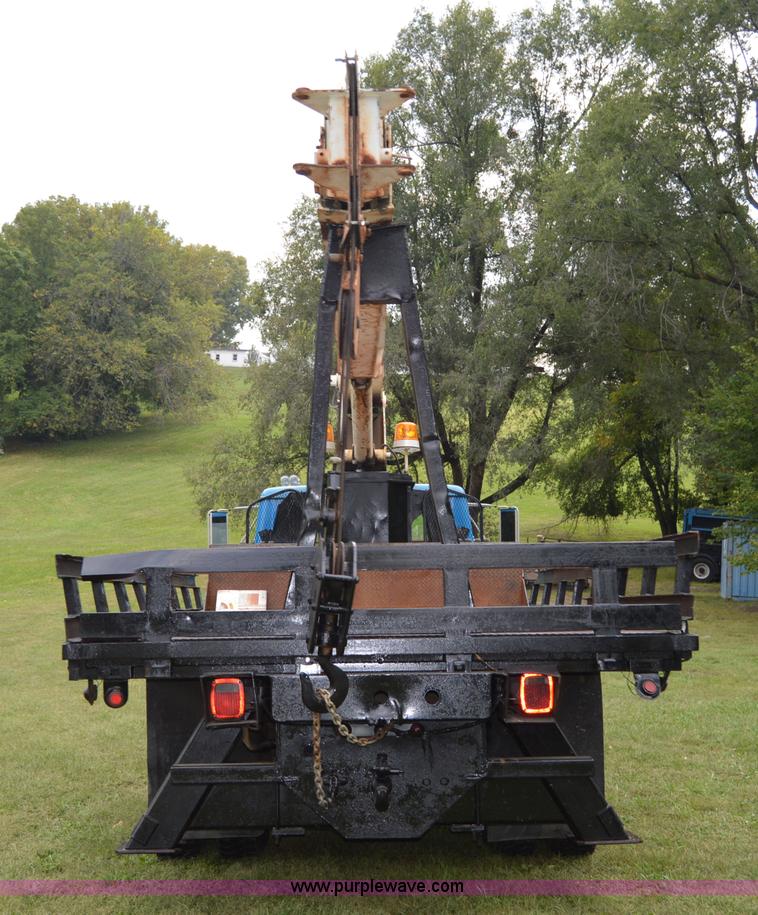 image for item AY9495 1993 International 4700 crane truck