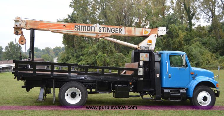 image for item AY9495 1993 International 4700 crane truck