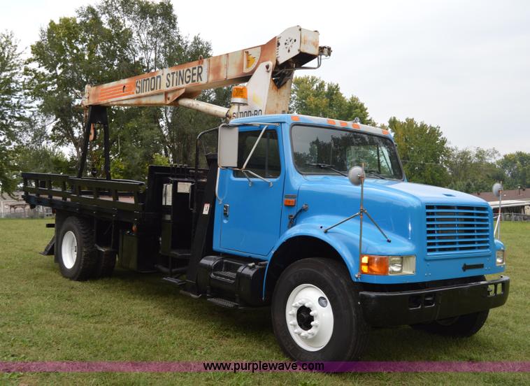 image for item AY9495 1993 International 4700 crane truck