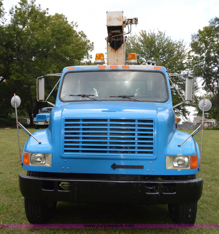 image for item AY9495 1993 International 4700 crane truck