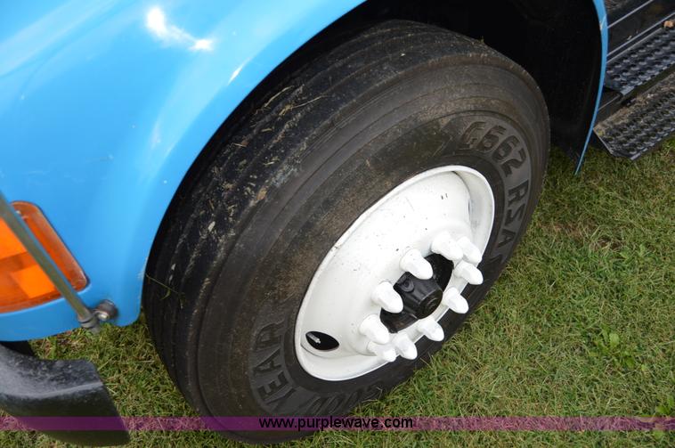 image for item AY9495 1993 International 4700 crane truck