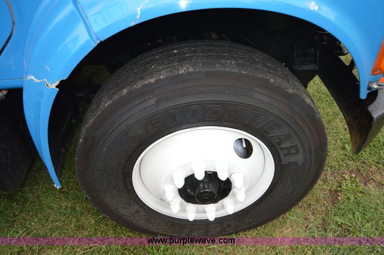 image for item AY9495 1993 International 4700 crane truck