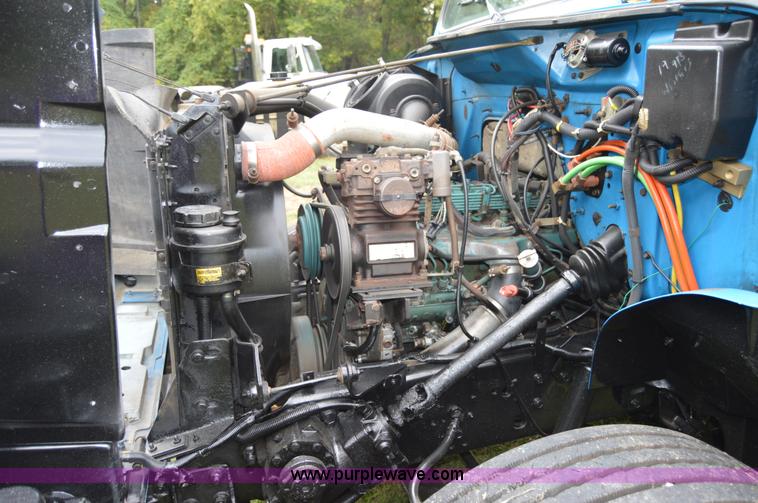 image for item AY9495 1993 International 4700 crane truck