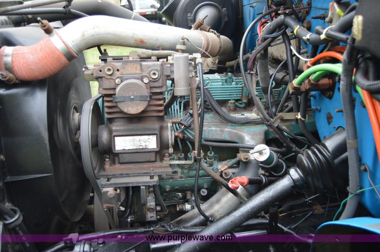 image for item AY9495 1993 International 4700 crane truck