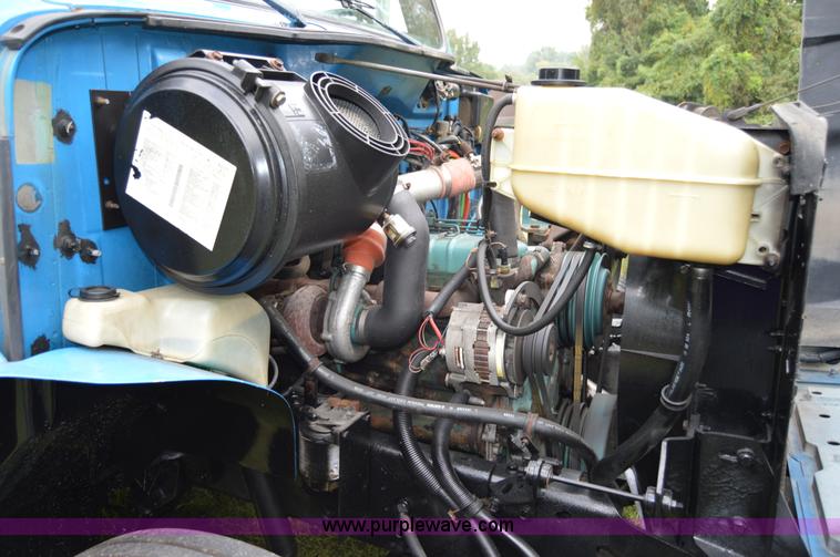 image for item AY9495 1993 International 4700 crane truck