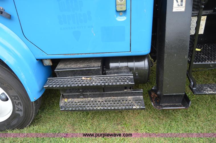 image for item AY9495 1993 International 4700 crane truck