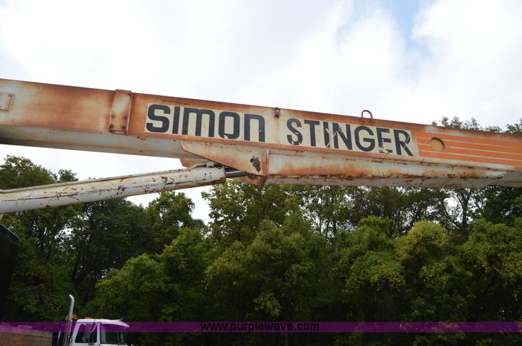 image for item AY9495 1993 International 4700 crane truck