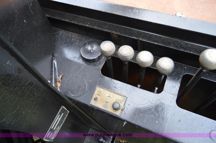 image for item AY9495 1993 International 4700 crane truck