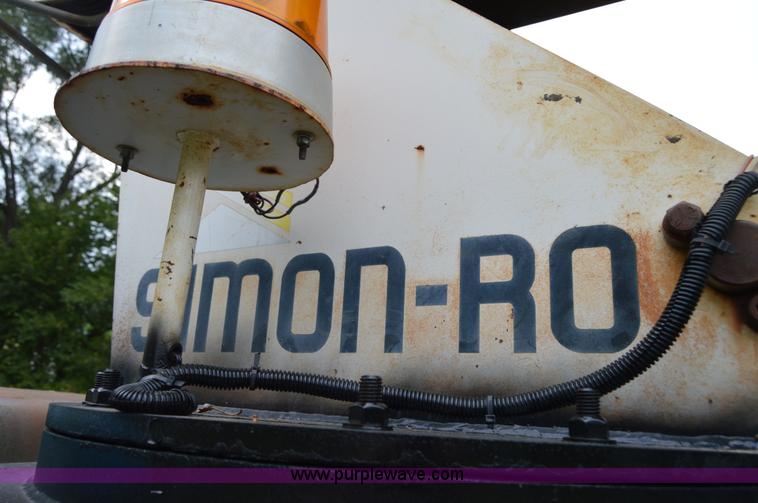 image for item AY9495 1993 International 4700 crane truck