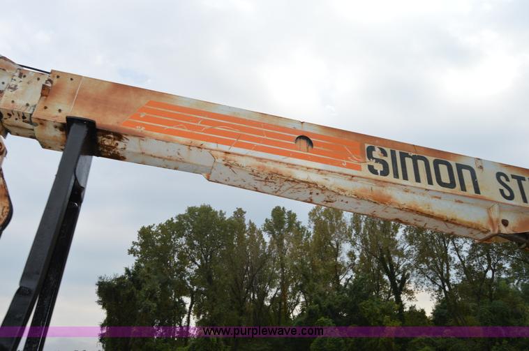 image for item AY9495 1993 International 4700 crane truck