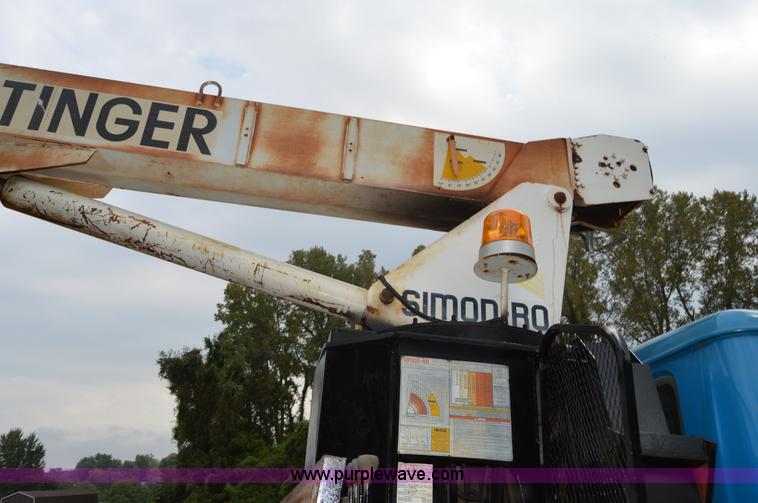 image for item AY9495 1993 International 4700 crane truck