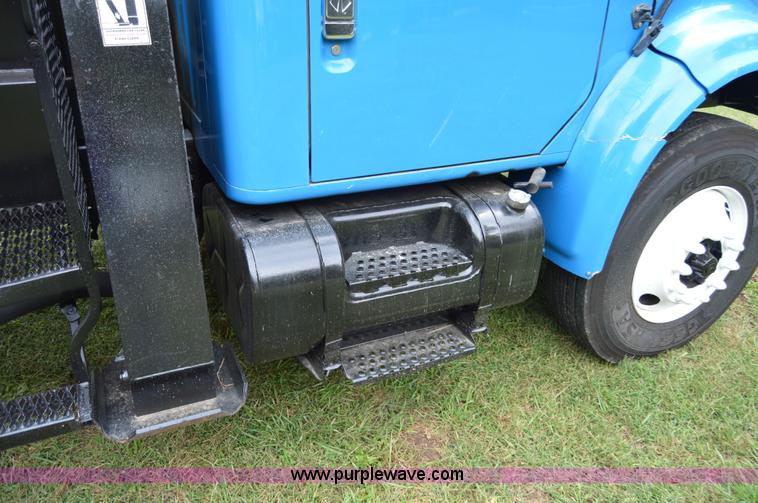 image for item AY9495 1993 International 4700 crane truck