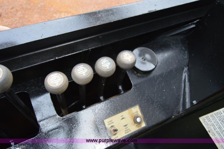 image for item AY9495 1993 International 4700 crane truck