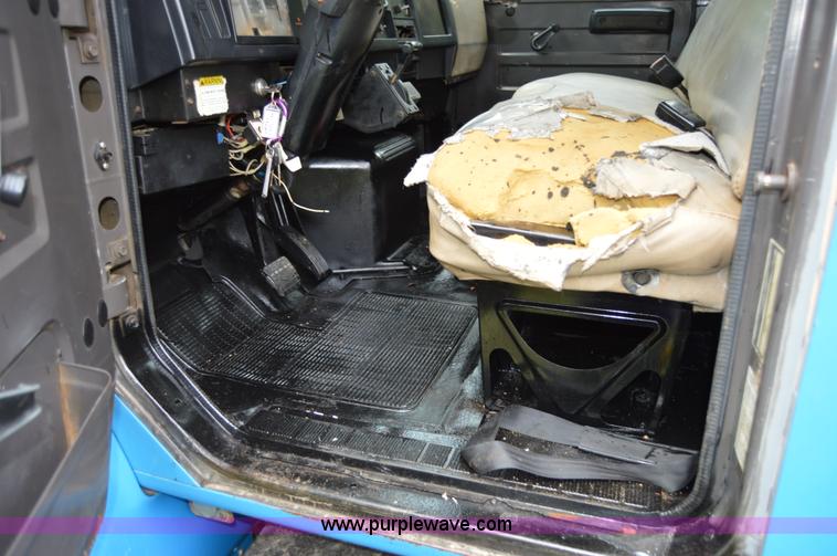 image for item AY9495 1993 International 4700 crane truck