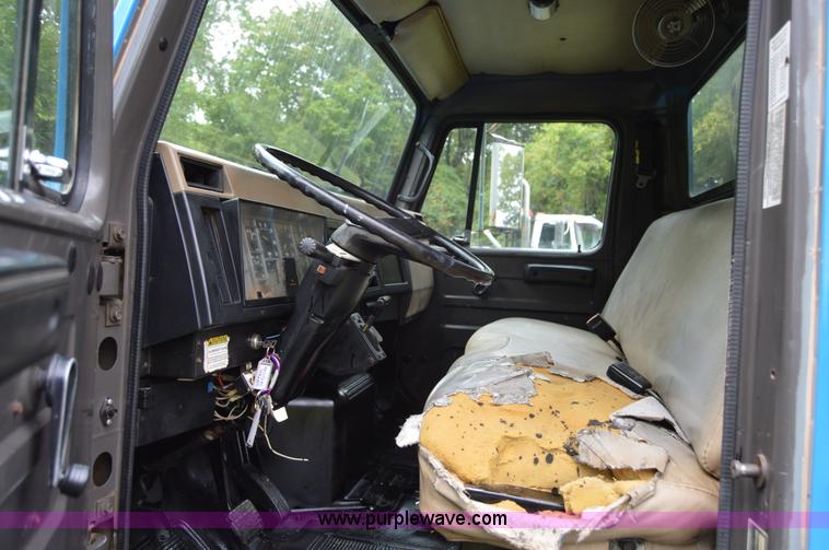 image for item AY9495 1993 International 4700 crane truck