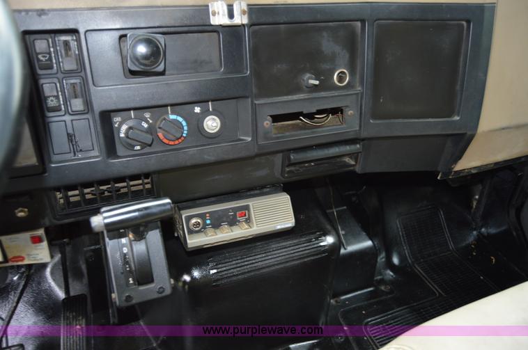 image for item AY9495 1993 International 4700 crane truck