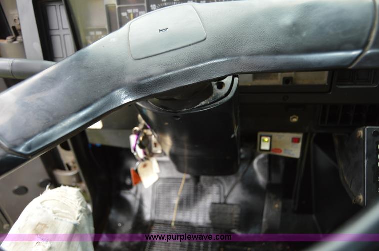 image for item AY9495 1993 International 4700 crane truck