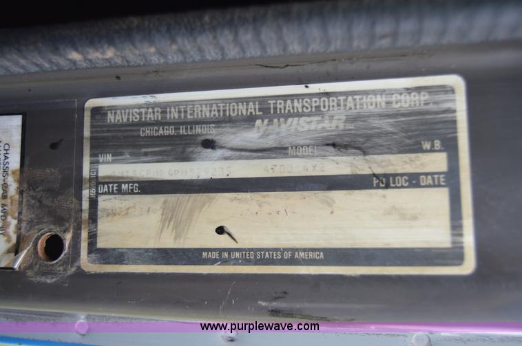 image for item AY9495 1993 International 4700 crane truck