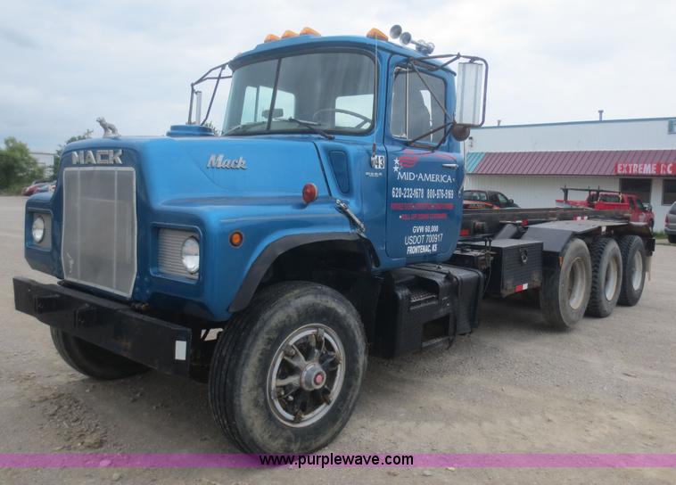 image for item D2145 1985 Mack DM686S roll off truck