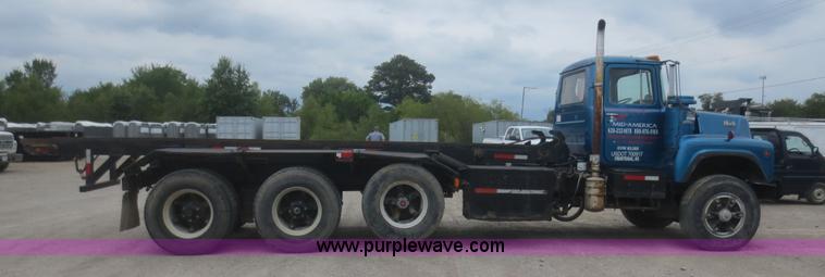 image for item D2145 1985 Mack DM686S roll off truck