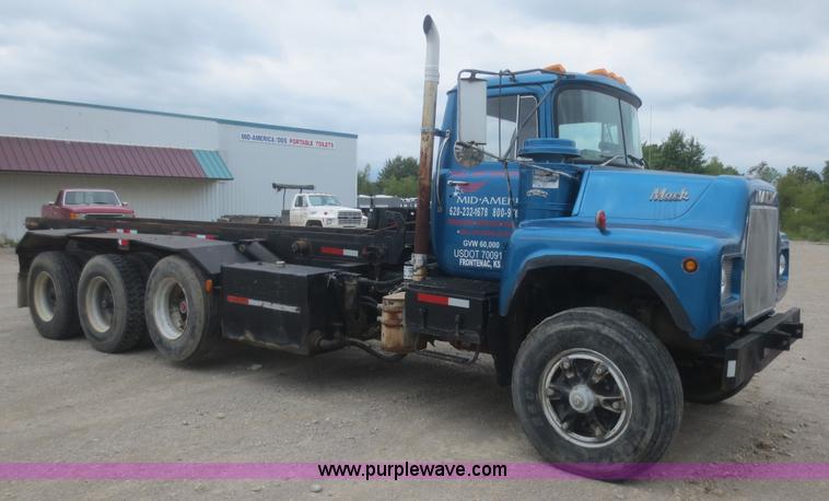 image for item D2145 1985 Mack DM686S roll off truck