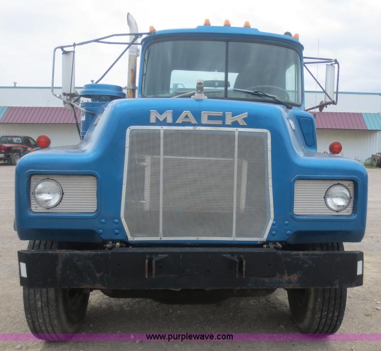 image for item D2145 1985 Mack DM686S roll off truck