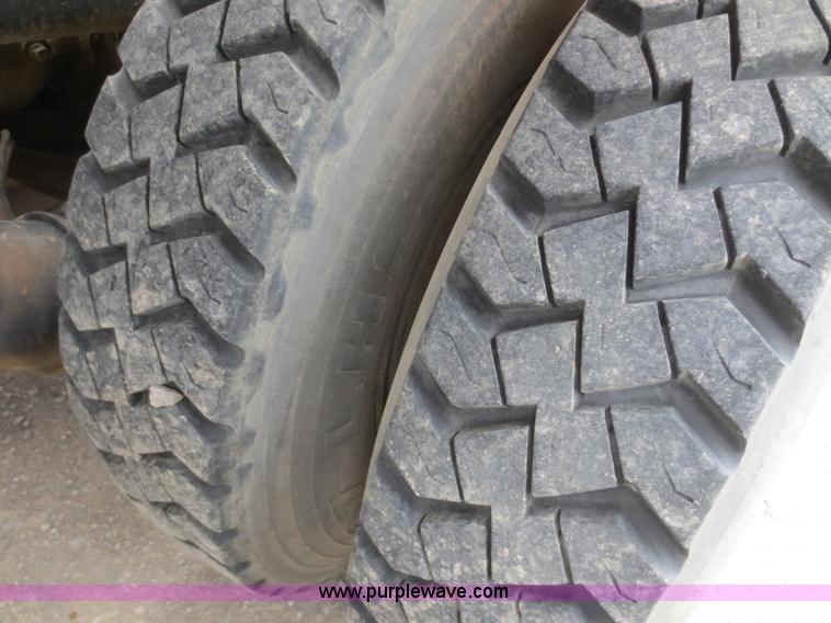 image for item D2145 1985 Mack DM686S roll off truck