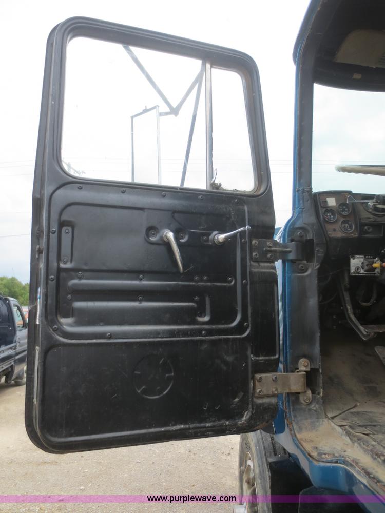 image for item D2145 1985 Mack DM686S roll off truck