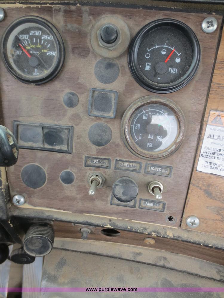 image for item D2145 1985 Mack DM686S roll off truck