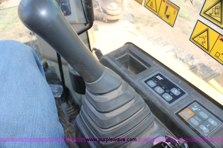 image for item D4922 2006 Caterpillar 307C mini excavator