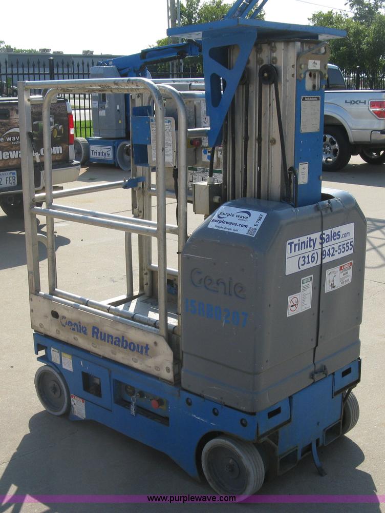 image for item E7987 2002 Genie GR15 runabout man lift