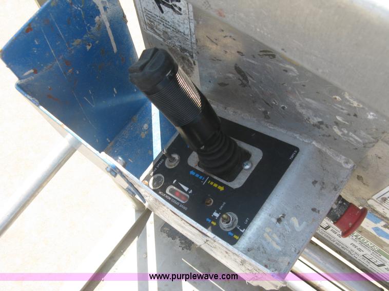 image for item E7987 2002 Genie GR15 runabout man lift