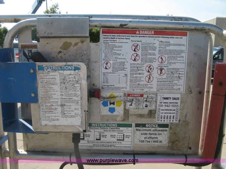 image for item E7987 2002 Genie GR15 runabout man lift