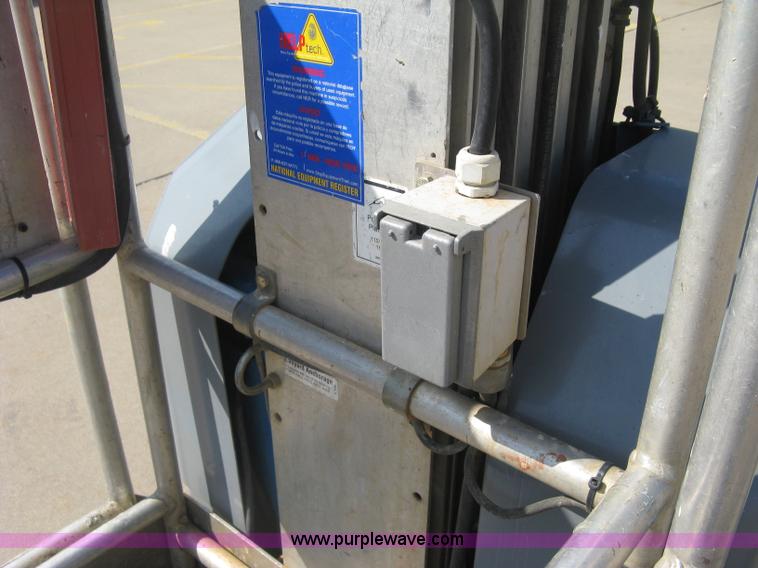 image for item E7987 2002 Genie GR15 runabout man lift