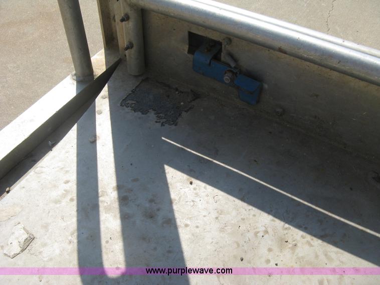 image for item E7987 2002 Genie GR15 runabout man lift