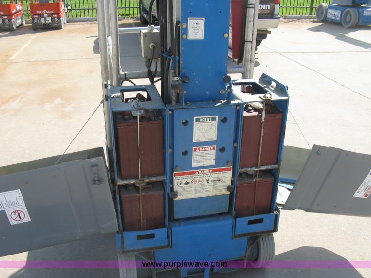 image for item E7987 2002 Genie GR15 runabout man lift