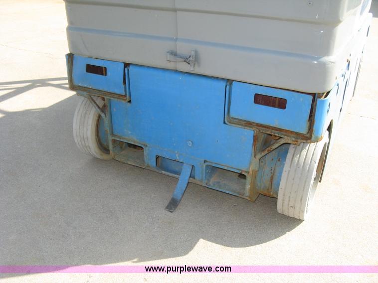 image for item E7987 2002 Genie GR15 runabout man lift
