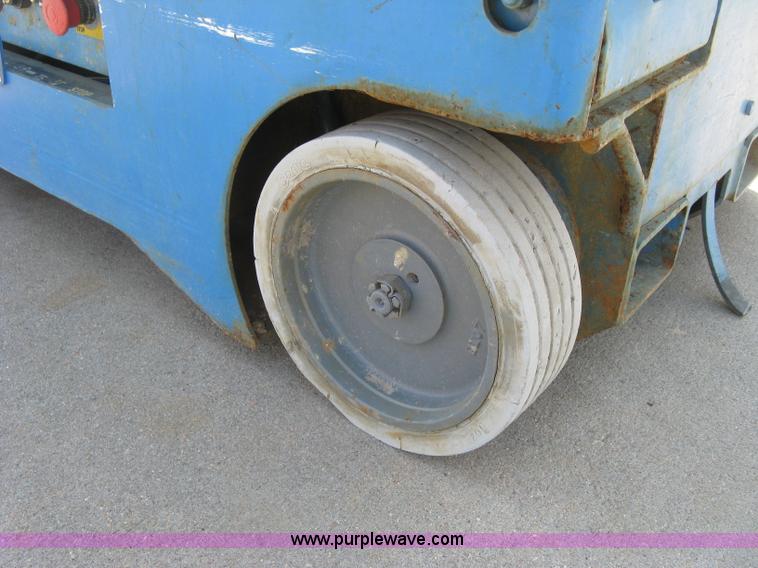 image for item E7987 2002 Genie GR15 runabout man lift