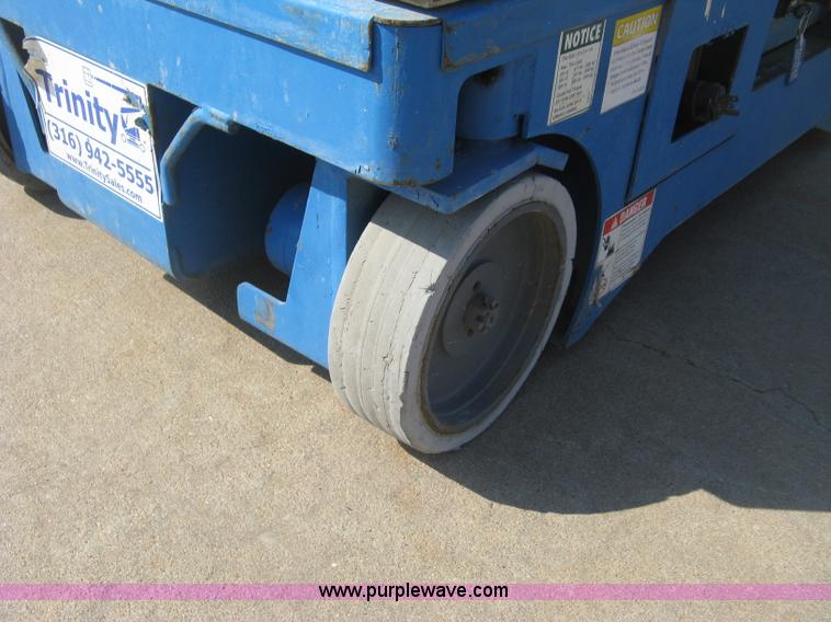 image for item E7987 2002 Genie GR15 runabout man lift