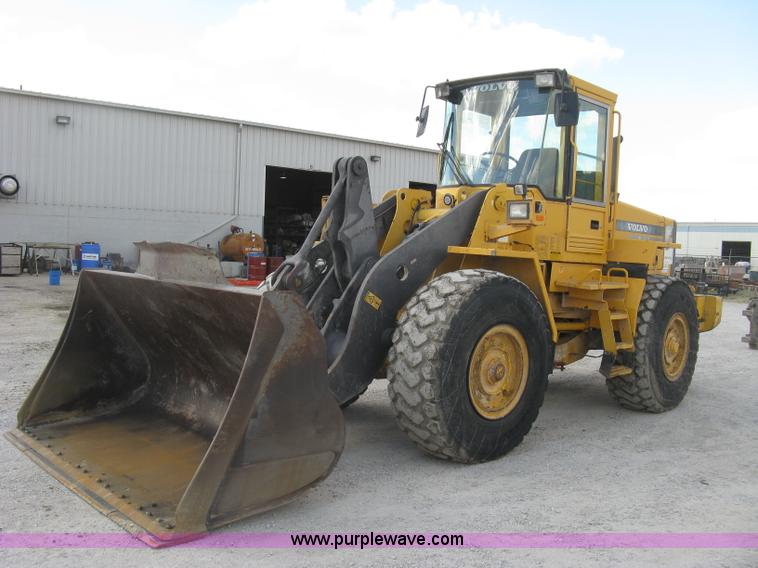 image for item E7990 1999 Volvo L90C wheel loader