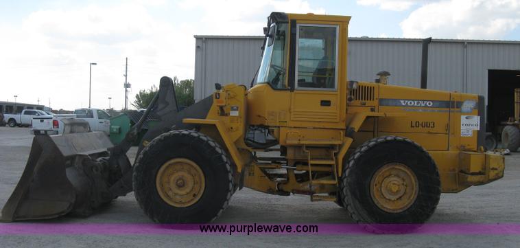 image for item E7990 1999 Volvo L90C wheel loader