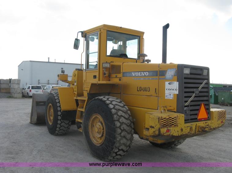 image for item E7990 1999 Volvo L90C wheel loader