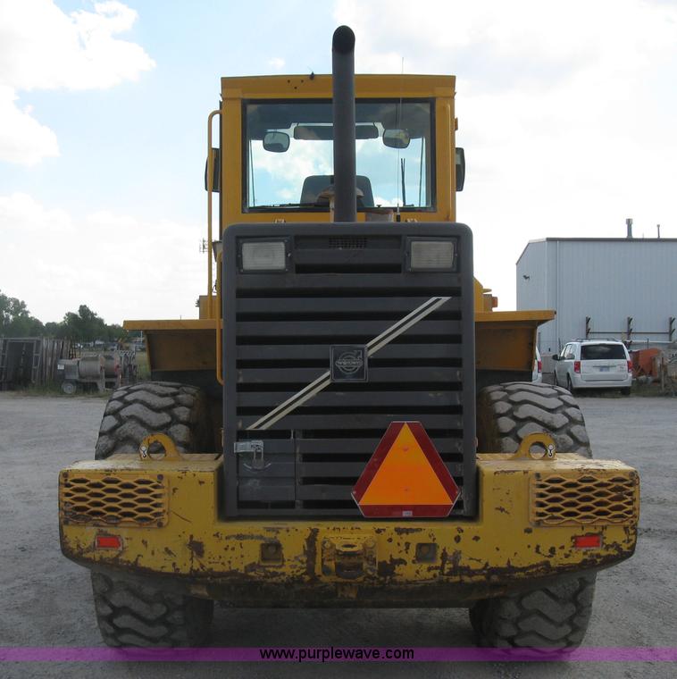 image for item E7990 1999 Volvo L90C wheel loader