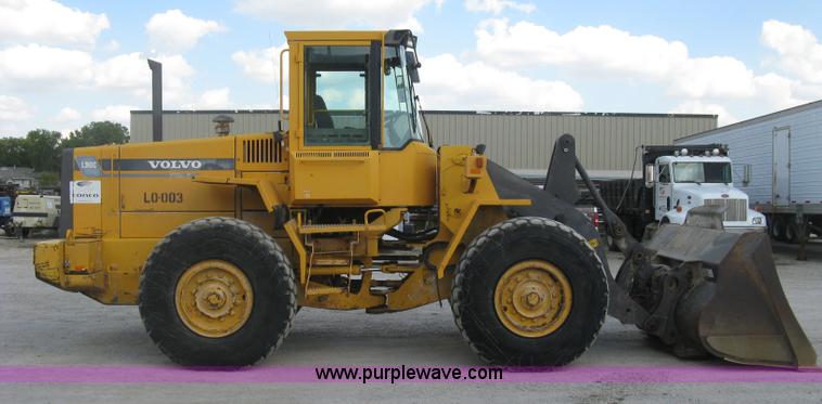 image for item E7990 1999 Volvo L90C wheel loader
